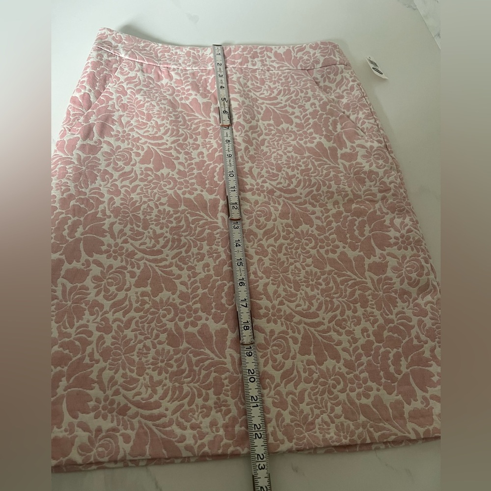 NWT, stunning damask pencil skirt, pink w/ some shimmer - Picture 9 of 12